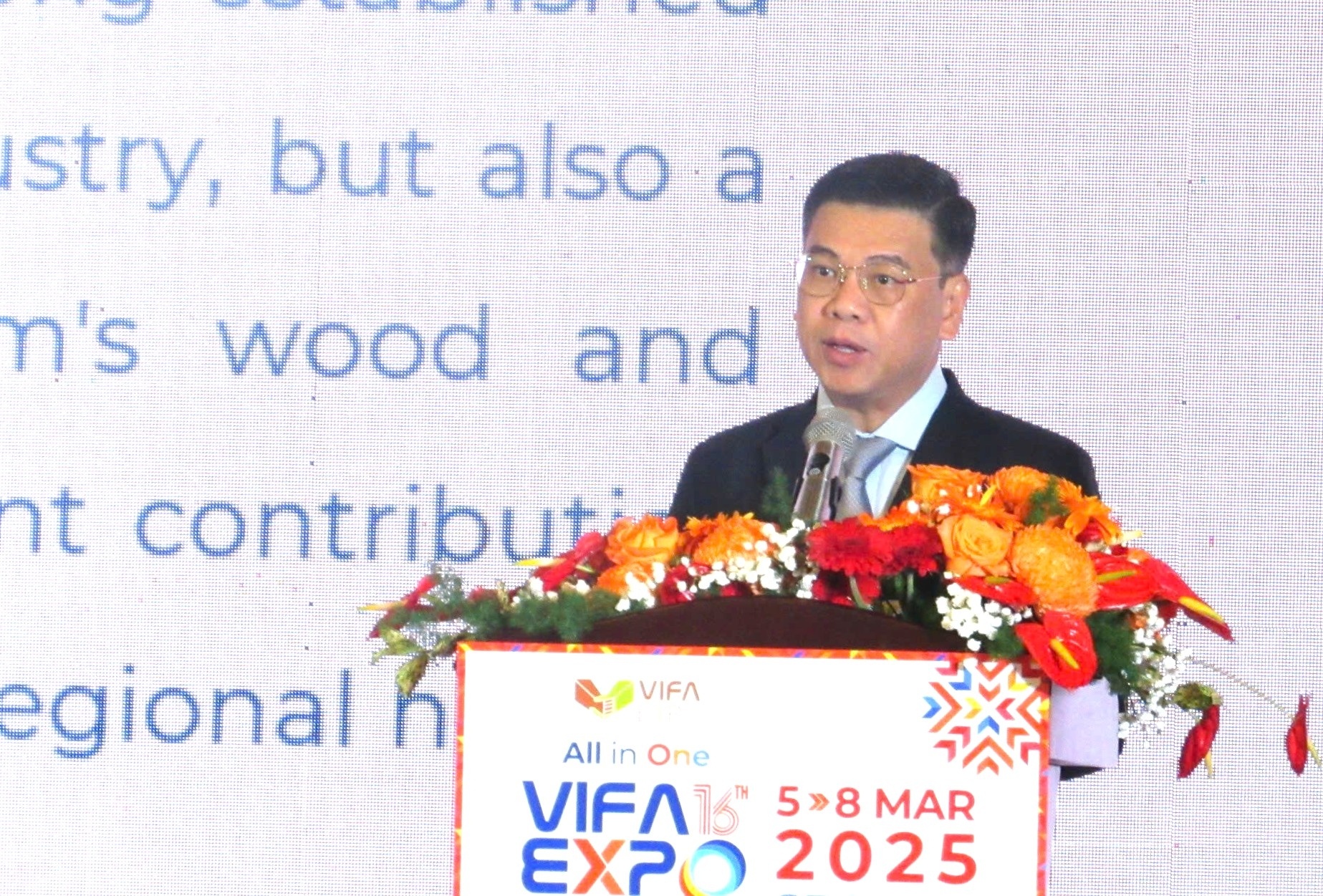 Phó Chủ tịch UBND TP. Hồ Chí Minh - Nguyễn Văn Dũng Phó Chủ tịch UBND TP. Hồ Chí Minh - Nguyễn Văn Dũng