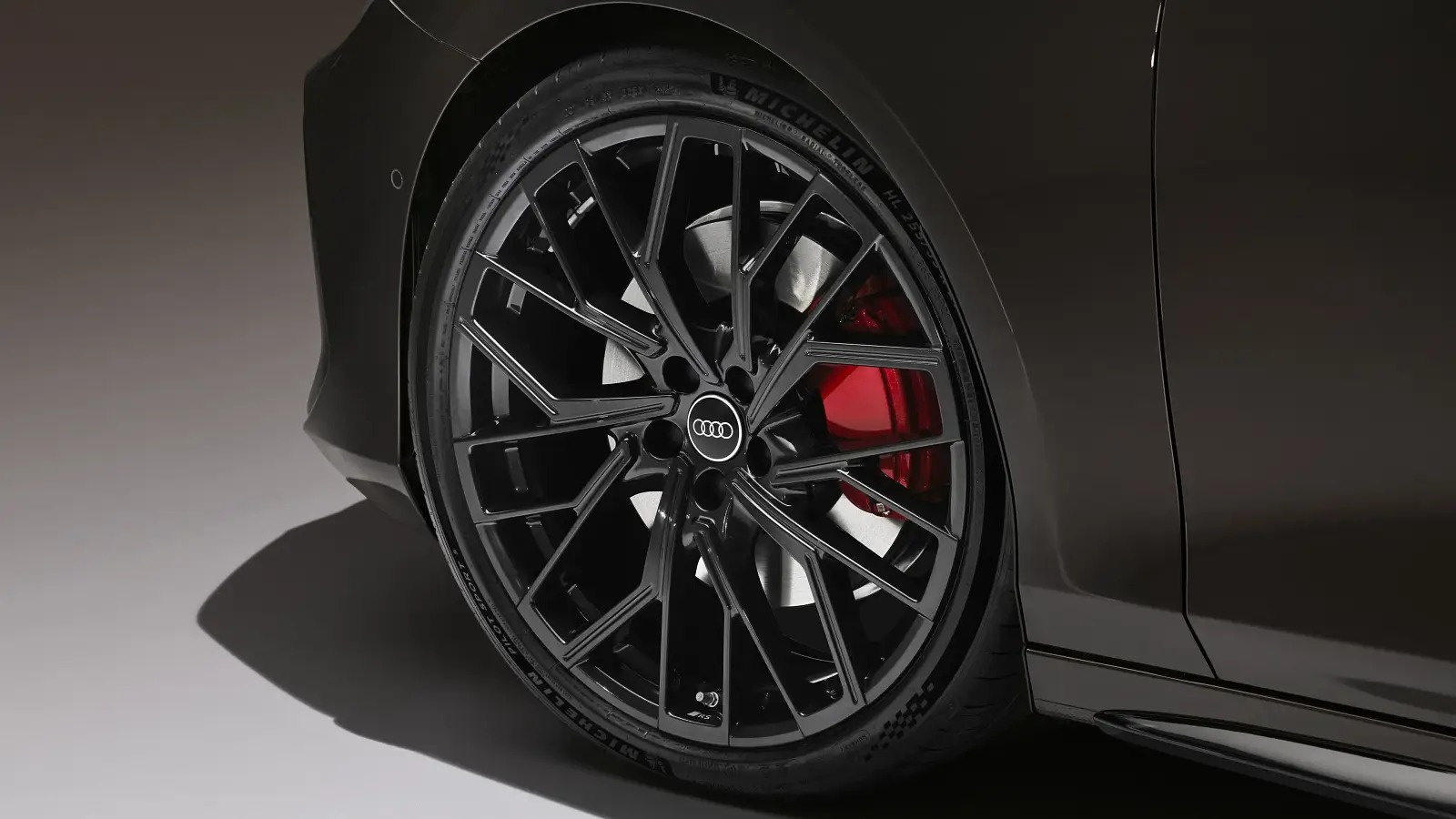 Audi A6 đời mới ra mắt: Màn HUD lớn, hydrid nhẹ nhưng có thể hoạt động 'full', vẫn còn máy dầu để thêm tùy chọn trước E-Class, 5-Series- Ảnh 15. Audi A6 đời mới ra mắt: Màn HUD lớn, hydrid nhẹ nhưng có thể hoạt động 'full', vẫn còn máy dầu để thêm tùy chọn trước E-Class, 5-Series- Ảnh 15.