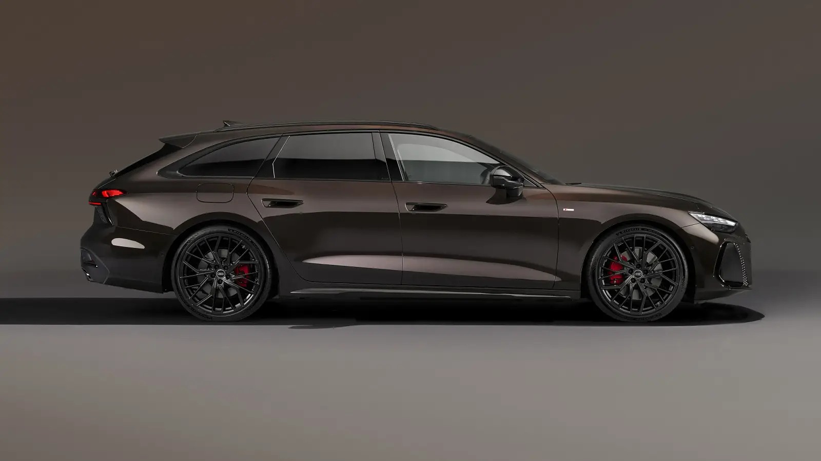 Audi A6 đời mới ra mắt: Màn HUD lớn, hydrid nhẹ nhưng có thể hoạt động 'full', vẫn còn máy dầu để thêm tùy chọn trước E-Class, 5-Series- Ảnh 4. Audi A6 đời mới ra mắt: Màn HUD lớn, hydrid nhẹ nhưng có thể hoạt động 'full', vẫn còn máy dầu để thêm tùy chọn trước E-Class, 5-Series- Ảnh 4.