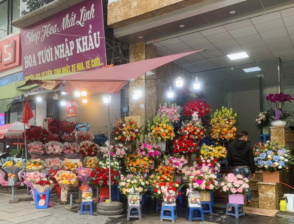 Sôi động thị trường hoa, quà đón ngày 8/3 Sôi động thị trường hoa, quà đón ngày 8/3