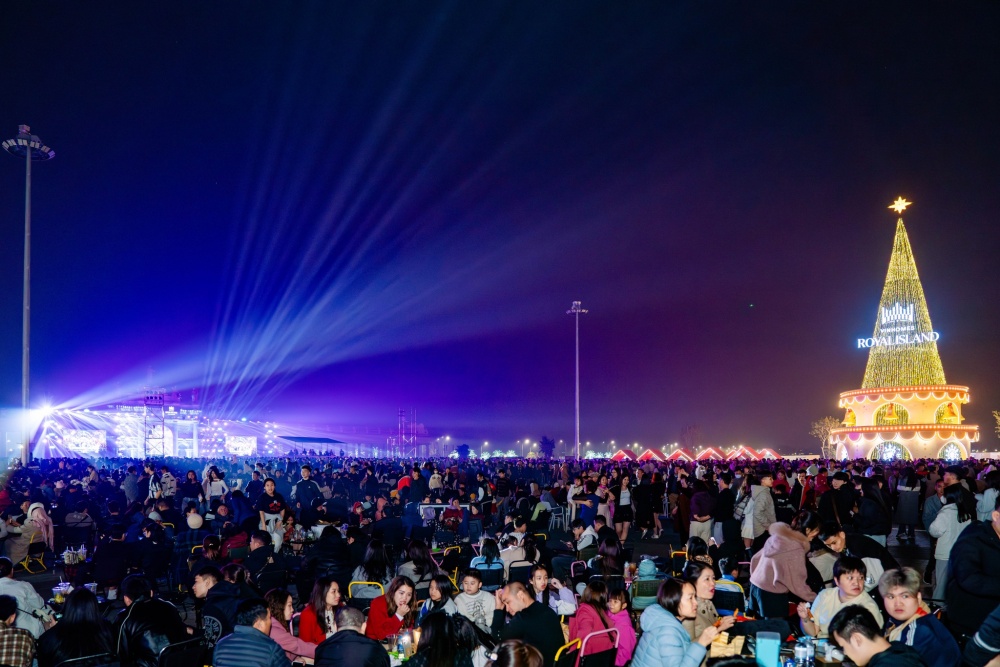 Cơ hội kinh doanh hấp dẫn đến từ dòng khách khổng lồ đổ về Vinhomes Royal Island mỗi ngày Cơ hội kinh doanh hấp dẫn đến từ dòng khách khổng lồ đổ về Vinhomes Royal Island mỗi ngày