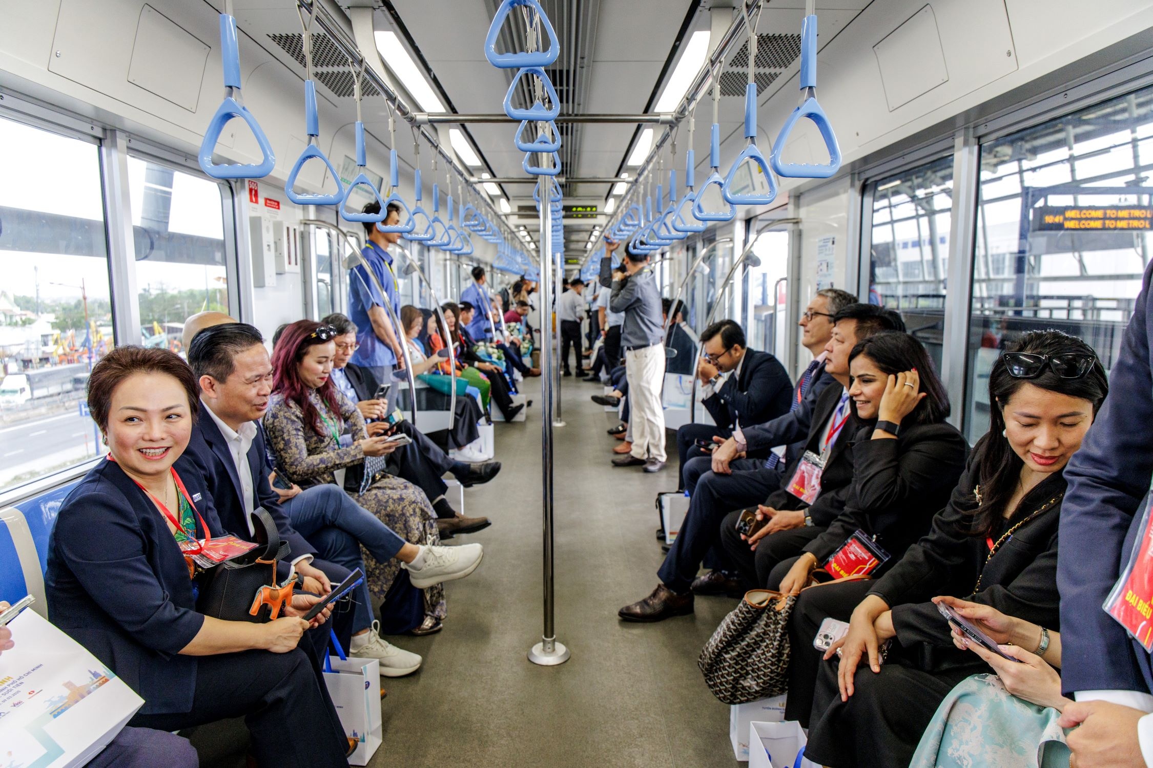 hành khách Tuyến Metro số 1 TP. Hồ Chí Minh sẽ được trải nghiệm sự tiện lợi và nhanh chóng khi thanh toán giao dịch mua vé bằng thẻ Visa