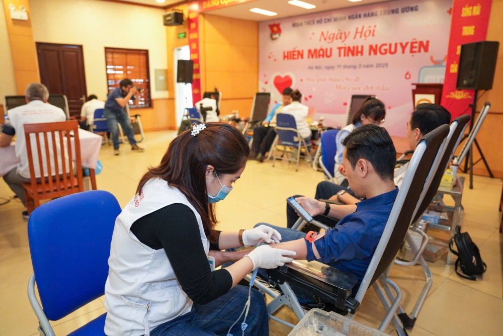 Cán bộ, người lao động, đoàn viên NHTW tích cực tham gia hiến máu tình nguyện