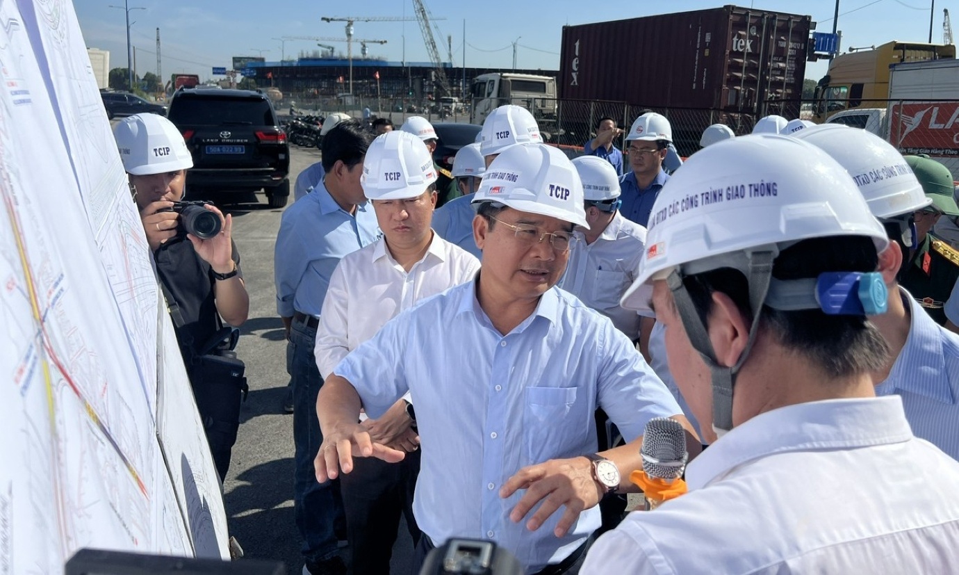 Ông Nguyễn Văn Được - Chủ tịch UBND TP. Hồ Chí Minh đi thị sát các công trình giao thông trọng điểm trên địa bàn Ông Nguyễn Văn Được - Chủ tịch UBND TP. Hồ Chí Minh đi thị sát các công trình giao thông trọng điểm trên địa bàn