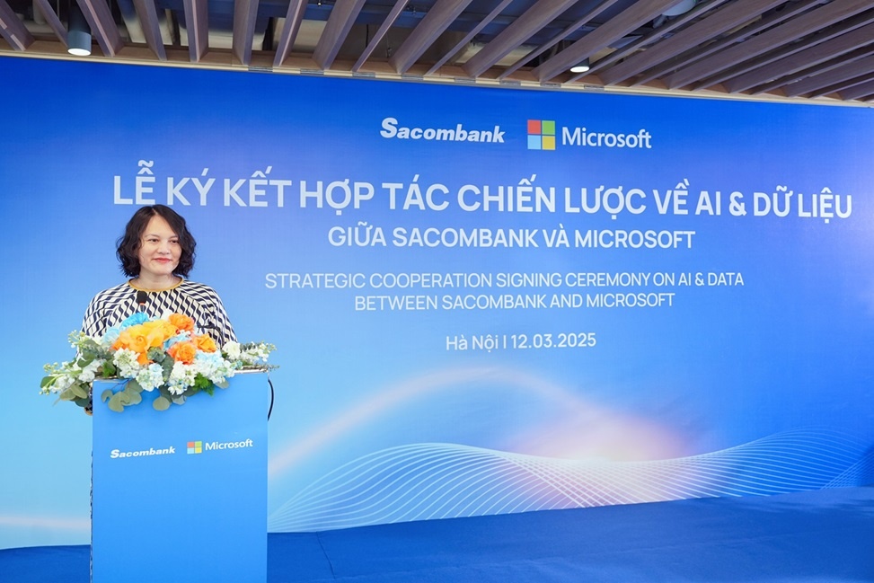 Bà Nguyễn Quỳnh Trâm - Tổng giám đốc Microsoft Việt Nam cam kết đồng hành cùng Sacombank trên hành trình ứng dụng AI và khai phá dữ liệu.