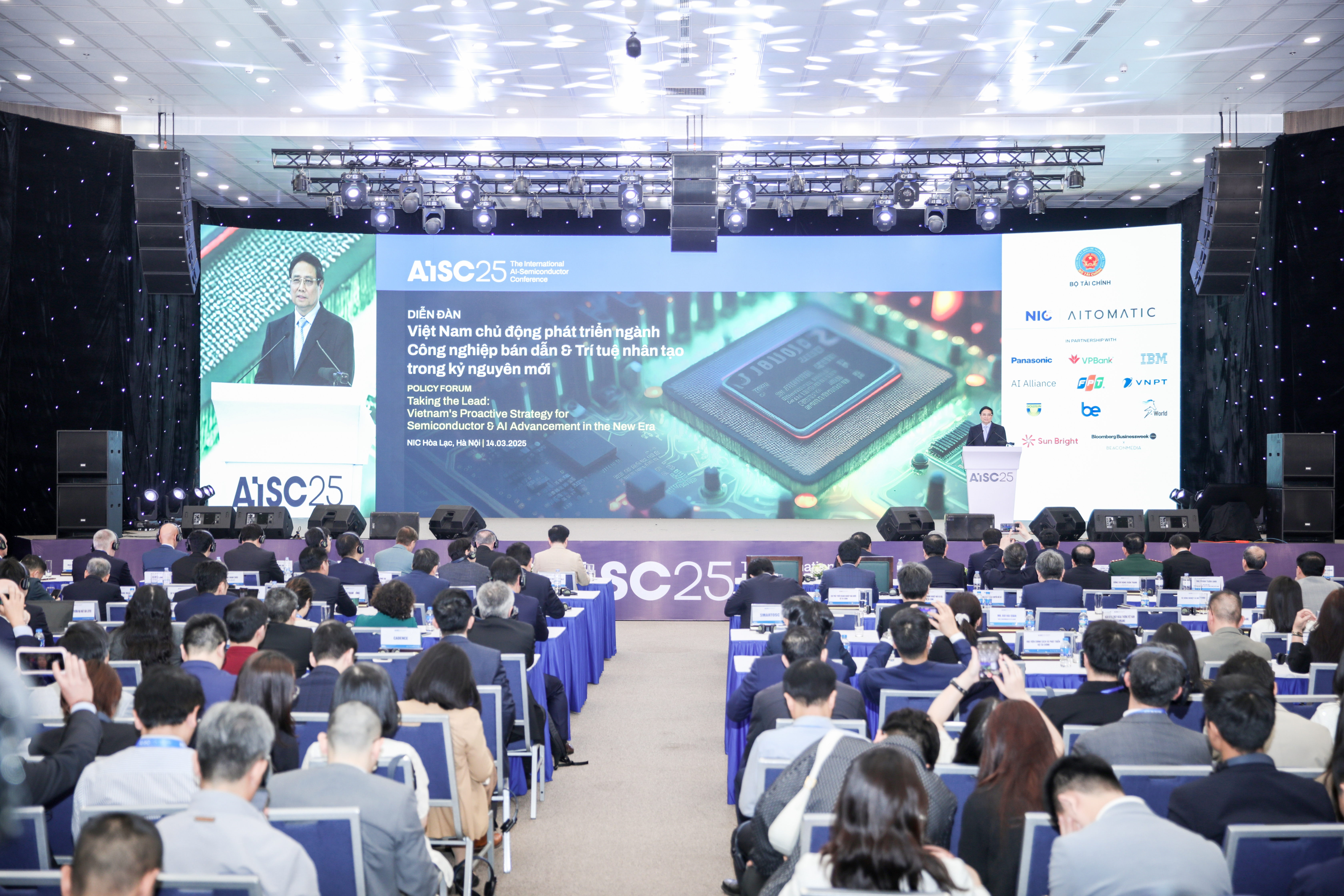 Tập đoàn CMC đồng hành kết nối hệ sinh thái AI và bán dẫn Việt Nam