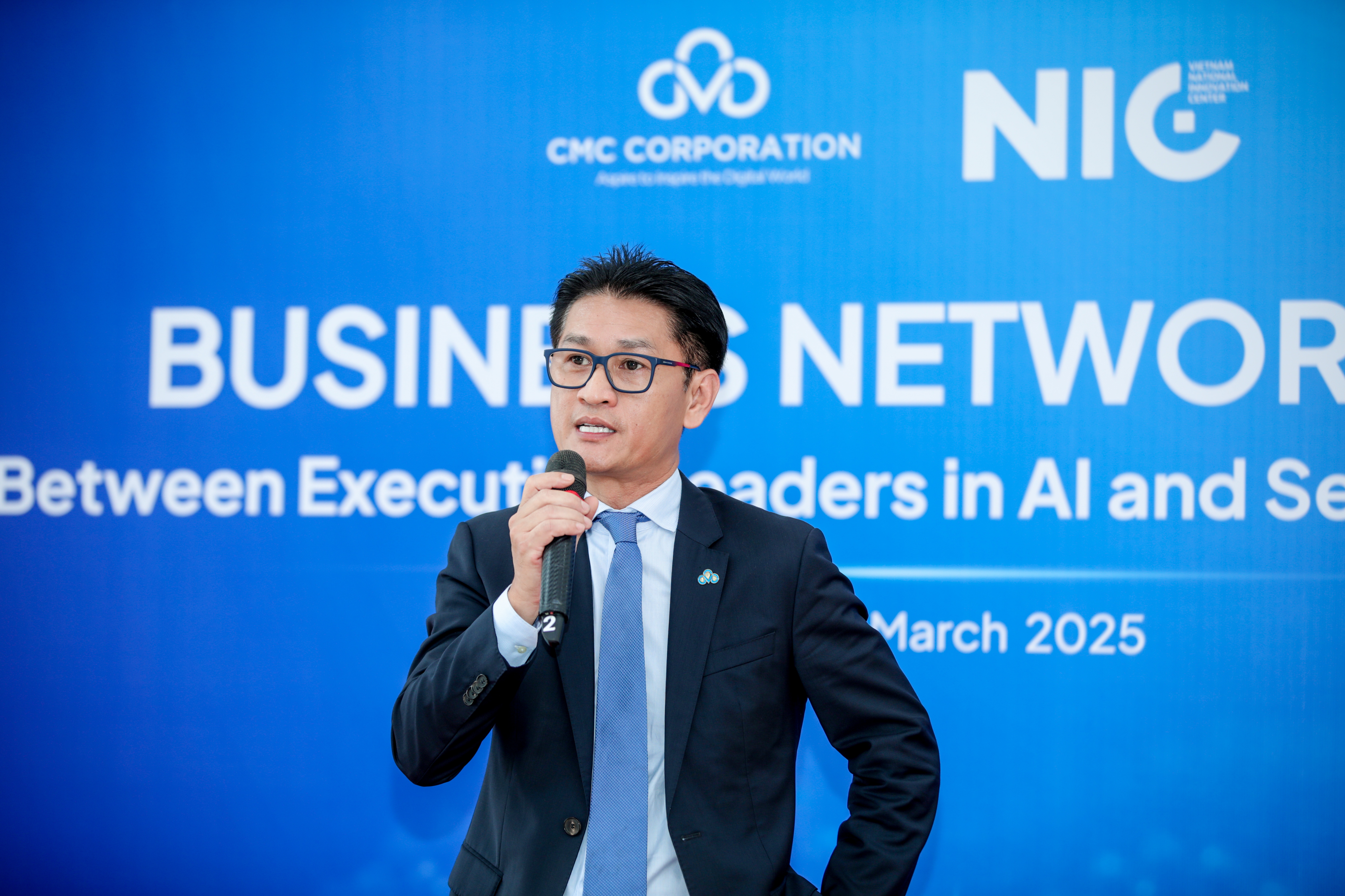 Ông Hồ Thanh Tùng - Tổng Giám đốc Tập đoàn Công nghệ CMC đã tham dự nghi thức khởi động sáng kiến và khẳng định cam kết tham gia phát triển hệ sinh thái  AI và bán dẫn tại Việt Nam 