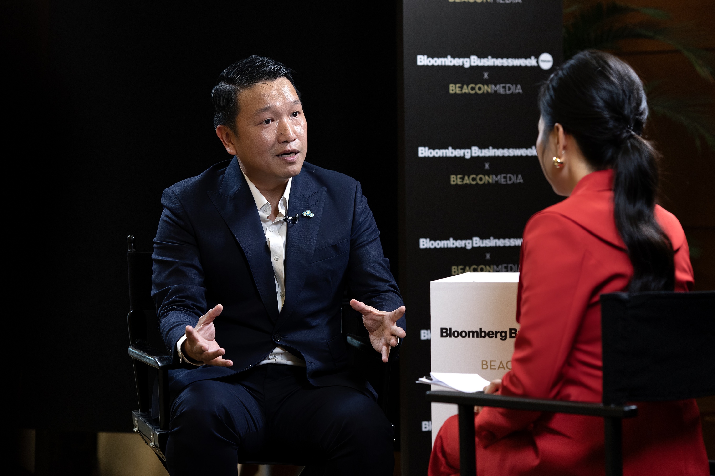 Ông Đặng Tùng Sơn, Phó Chủ tịch/ Giám đốc Chiến lược CMC trả lời Phỏng vấn Bloomberg Business. 