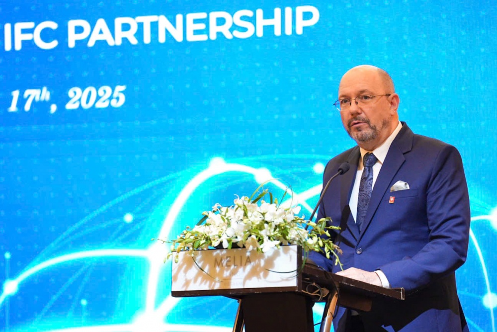 Ngài Thomas Gass, Đại sứ Đặc mệnh Toàn quền Liên bang Thụy Sĩ tại Việt Nam