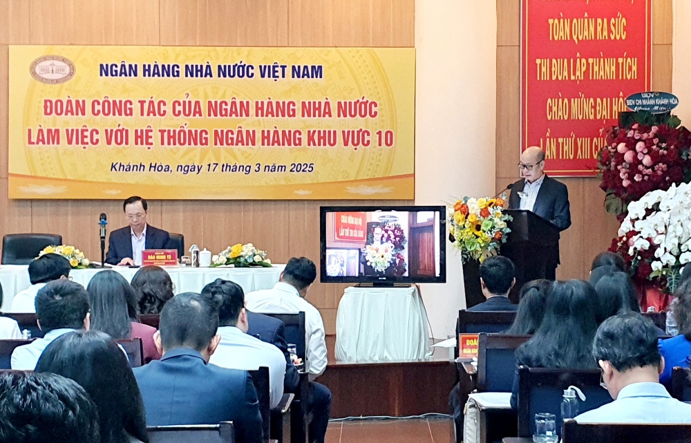 Phó thống đốc Thường trực NHNN Đào Minh Tú làm việc với hệ thống ngân hàng Khu vực 10