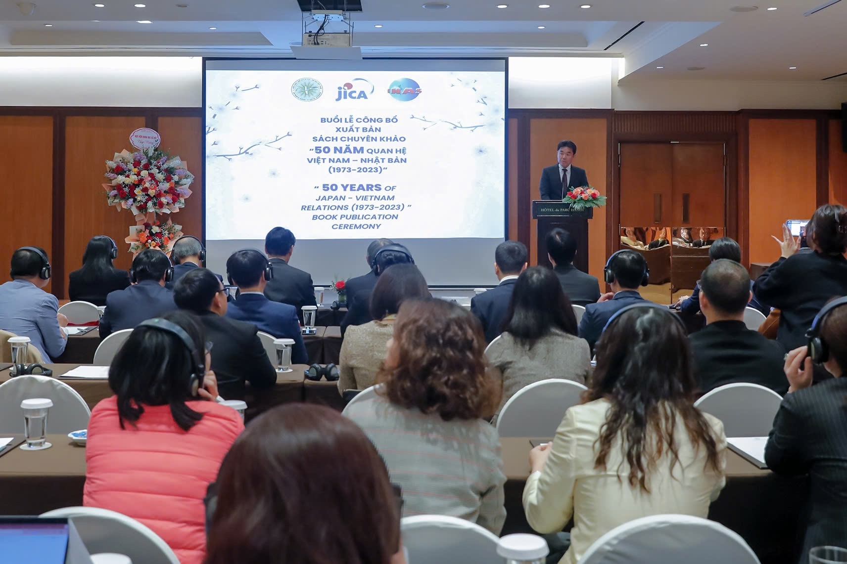 Sách chuyên khảo 