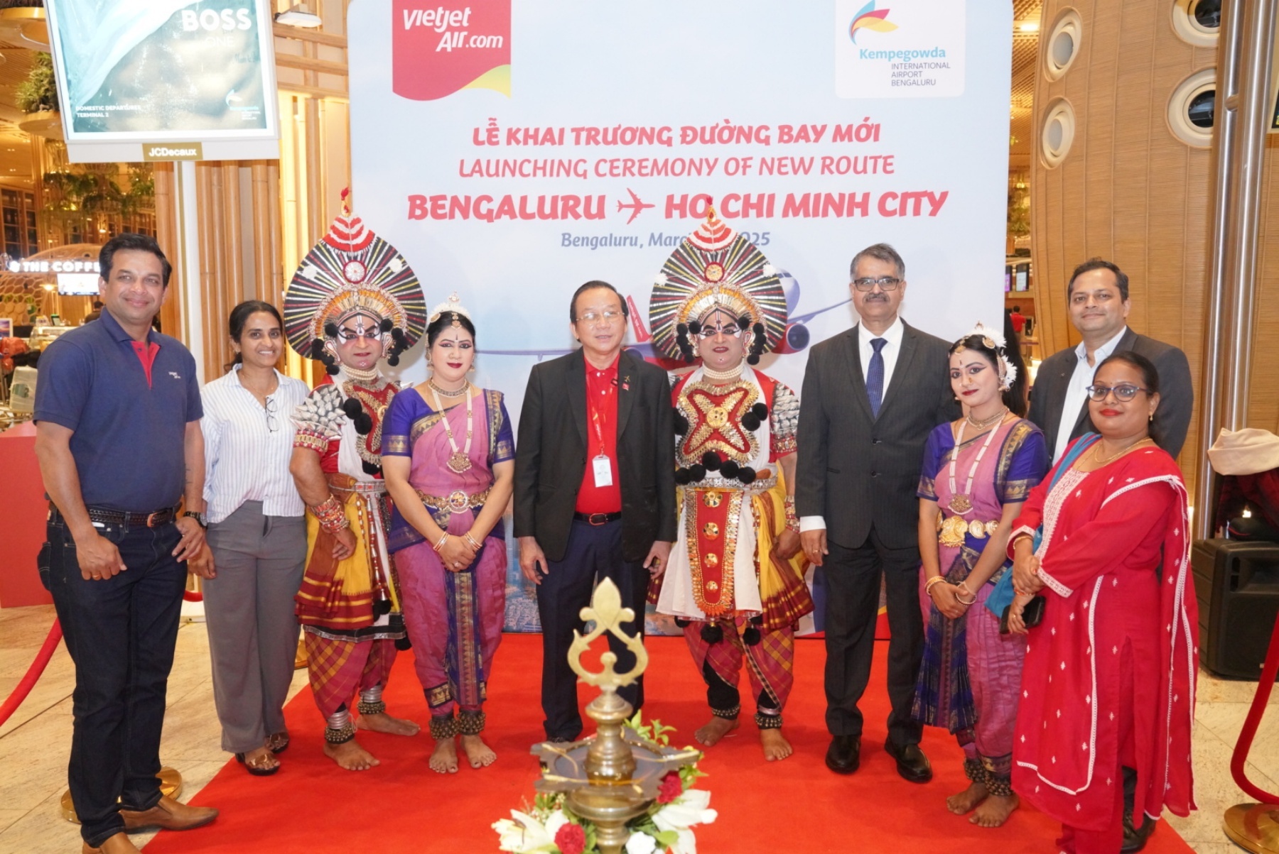 Lãnh đạo các sân bay Bengaluru, Hyderabad dự lễ khai trương và chúc mừng các đường bay mới của Vietjet Lãnh đạo các sân bay Bengaluru, Hyderabad dự lễ khai trương và chúc mừng các đường bay mới của Vietjet
