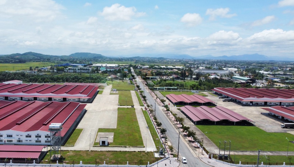 trung tâm công nghiệp lớn của miền Trung, nhưng số lượng nhà ở xã hội vẫn còn rất hạn chế. trung tâm công nghiệp lớn của miền Trung, nhưng số lượng nhà ở xã hội vẫn còn rất hạn chế.