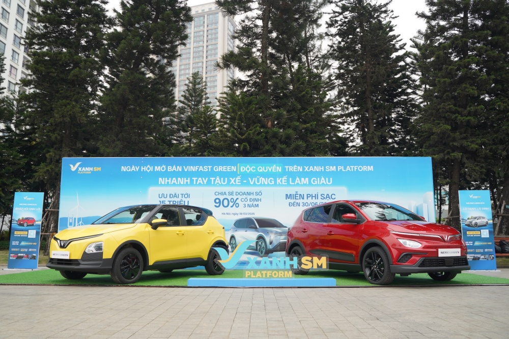 Tính đến hết ngày 19/03/2025, GSM đã nhận được tổng cộng 45.813 đơn đặt cọc mua 4 mẫu xe VinFast Green từ các đối tác doanh nghiệp và khách hàng cá nhân chỉ sau 72 giờ mở bán, thiết lập một kỷ lục mới trên thị trường ô tô Việt Nam. Tất cả đều là cọc không hoàn hủy, khẳng định sức hút mạnh mẽ của các dòng xe Green với khách hàng và các đơn vị kinh doanh vận tải. Tính đến hết ngày 19/03/2025, GSM đã nhận được tổng cộng 45.813 đơn đặt cọc mua 4 mẫu xe VinFast Green từ các đối tác doanh nghiệp và khách hàng cá nhân chỉ sau 72 giờ mở bán, thiết lập một kỷ lục mới trên thị trường ô tô Việt Nam. Tất cả đều là cọc không hoàn hủy, khẳng định sức hút mạnh mẽ của các dòng xe Green với khách hàng và các đơn vị kinh doanh vận tải.