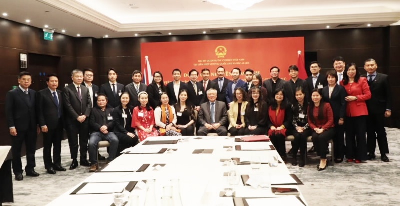 Phó Thống đốc Phạm Tiến Dũng tháp tùng Phó Thủ tướng Nguyễn Hòa Bình học tập kinh nghiệm xây dựng Trung tâm tài chính Phó Thống đốc Phạm Tiến Dũng tháp tùng Phó Thủ tướng Nguyễn Hòa Bình học tập kinh nghiệm xây dựng Trung tâm tài chính