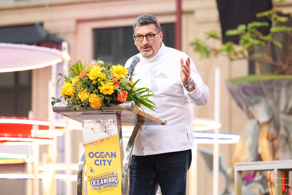 Phó chủ tịch Hiệp hội Barbecue thế giới - Chef Don David phát biểu tại lễ khai mạc. Phó chủ tịch Hiệp hội Barbecue thế giới - Chef Don David phát biểu tại lễ khai mạc.