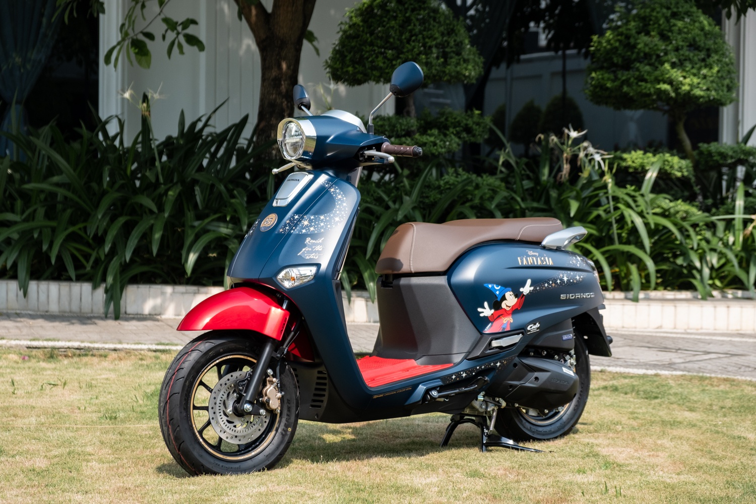 Honda Giorno+ Disney Fantasia 85 Years Limited Edition: Mẫu xe độc đáo kỷ niệm 85 năm huyền thoại Disney