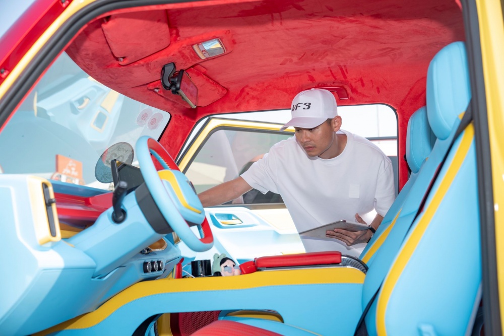 Giám khảo Phùng Thế Trọng bất ngờ với sự sáng tạo của các tác phẩm dự thi