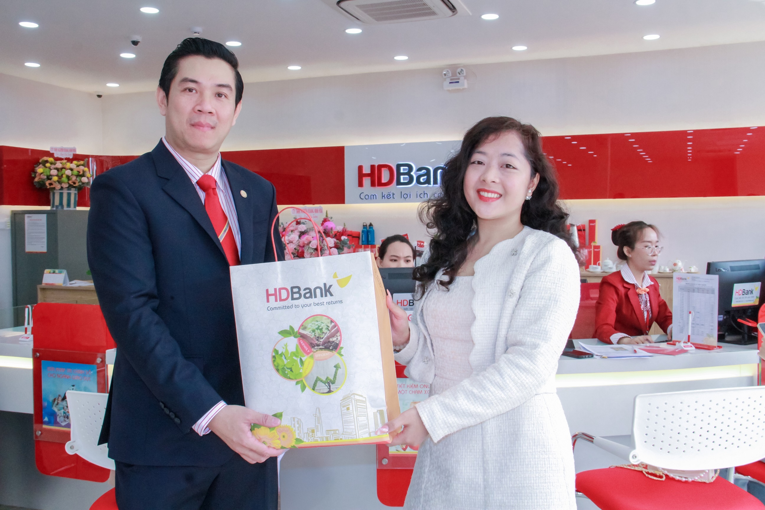 HDBank Ninh Hoà cung cấp đầy đủ danh mục sản phẩm- dịch vụ tài chính tối ưu, hiện đại cho người dân và doanh nghiệp trên địa bàn. 