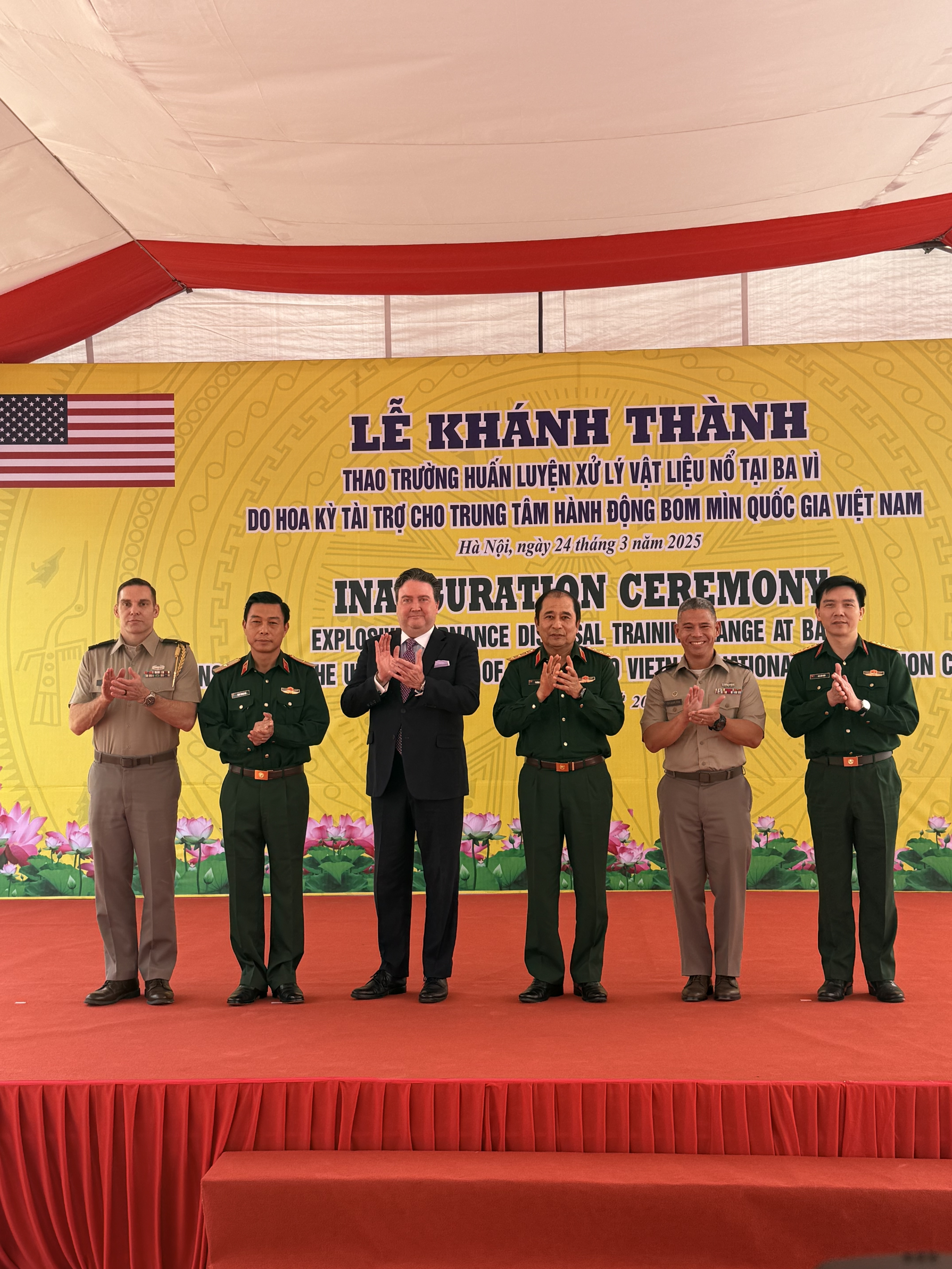 Bàn giao cơ sở huấn luyện rà phá bom mìn cho Bộ Quốc phòng Bàn giao cơ sở huấn luyện rà phá bom mìn cho Bộ Quốc phòng