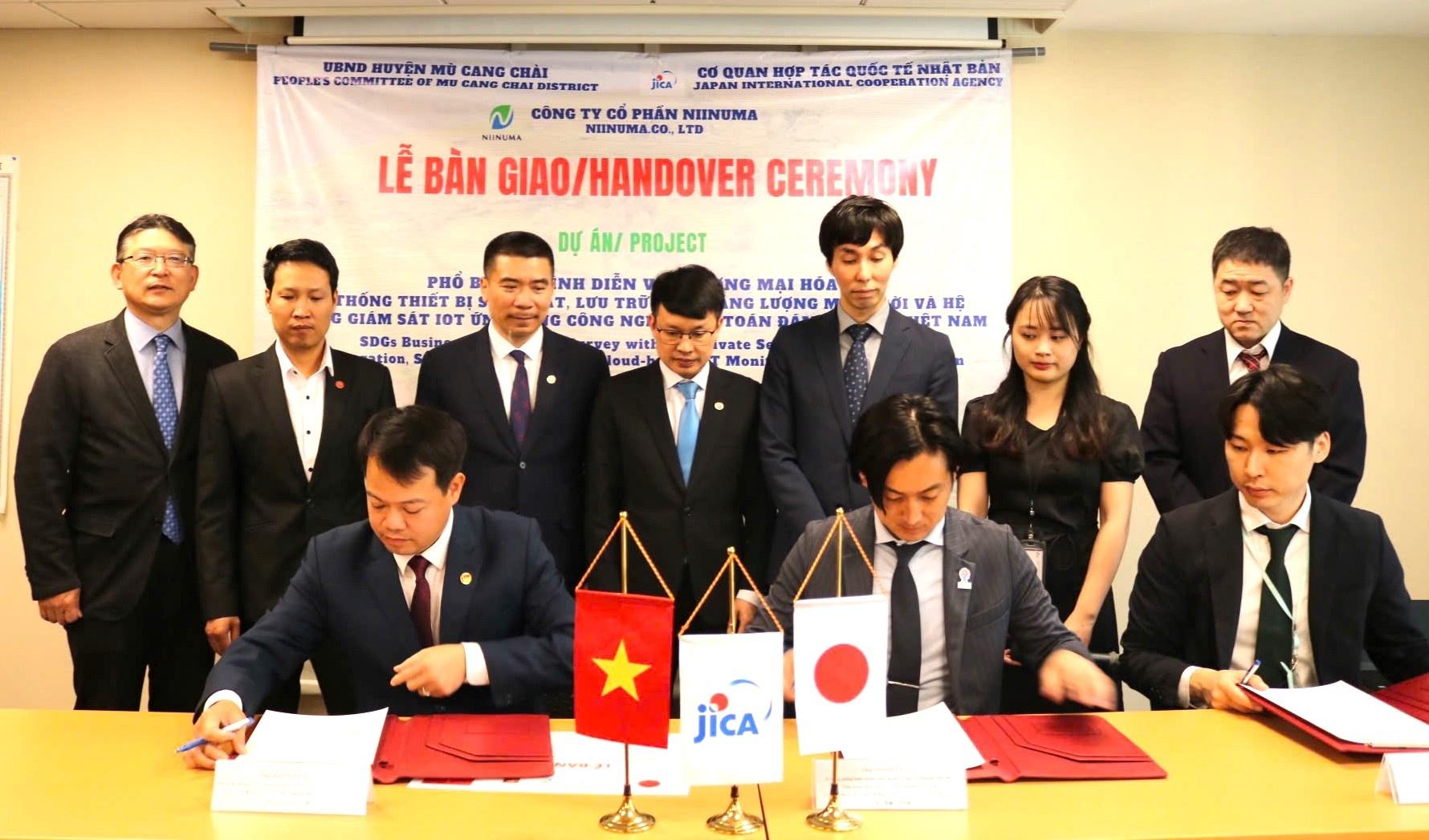 JICA bàn giao 300 thiết bị phát và lưu trữ điện năng lượng mặt trời cho huyện Mù Cang Chải