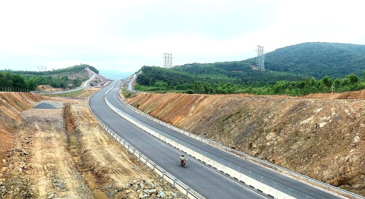 Bộ Xây dựng đề xuất nâng cấp cao tốc Bắc-Nam phía Đông lên 6 làn xe