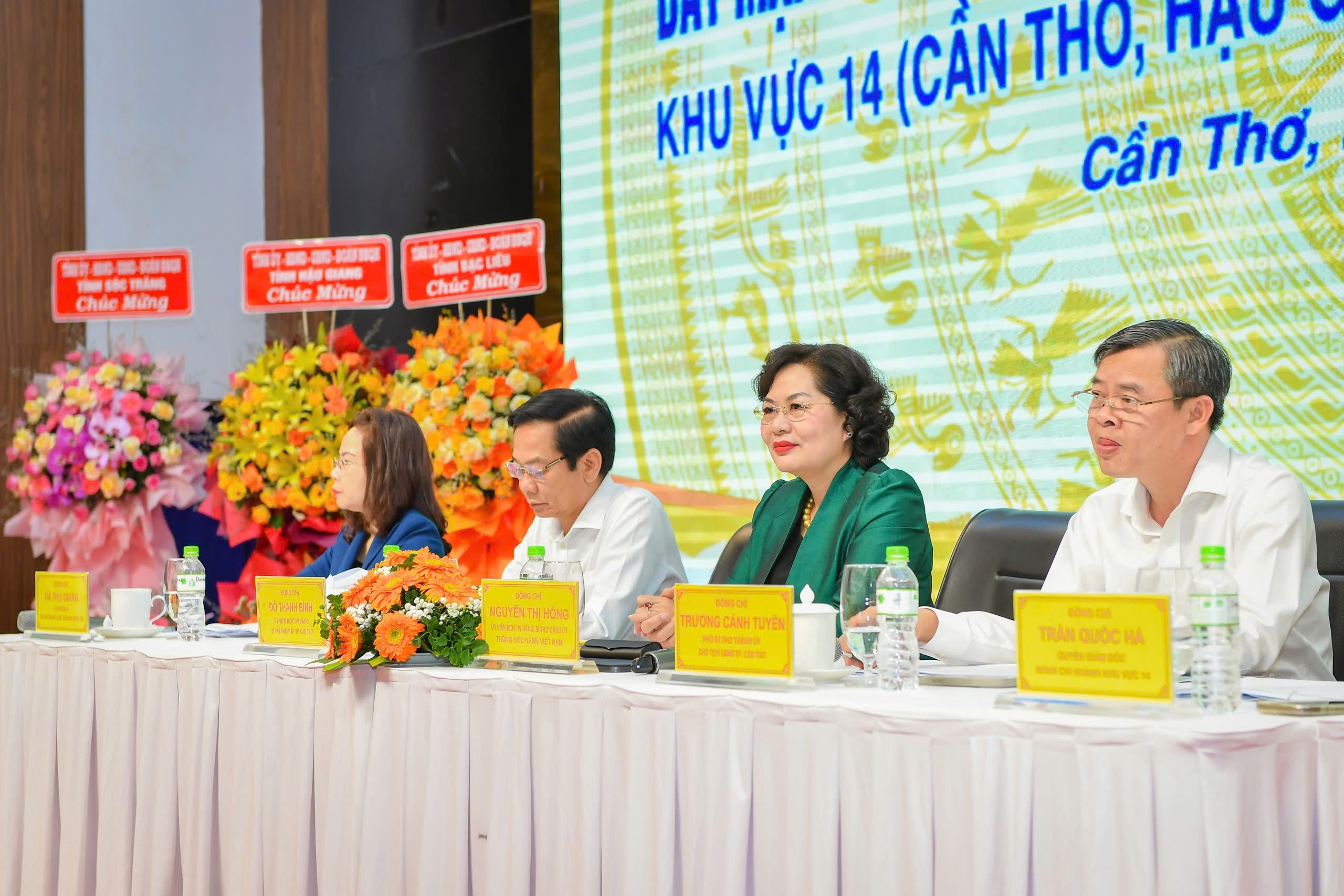 Ban lãnh đạo TP. Cần Thơ và NHNN Việt Nam điều hành hội nghị - Ảnh: Đức Khanh