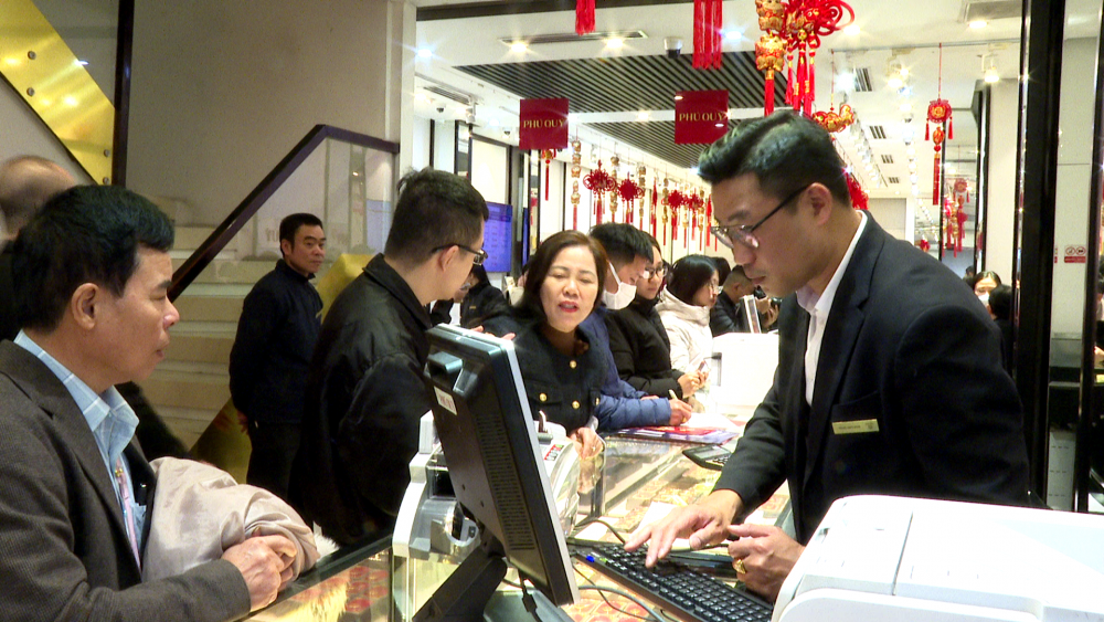 Vàng vẫn được nhiều người quan tâm Vàng vẫn được nhiều người quan tâm