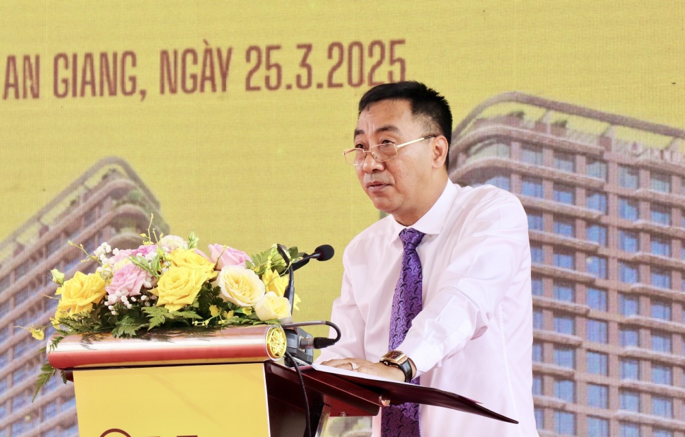 Ông Nguyễn Anh Tuấn, Phó Tổng Giám đốc Tập đoàn T&T Group phát biểu tại sự kiện Ông Nguyễn Anh Tuấn, Phó Tổng Giám đốc Tập đoàn T&T Group phát biểu tại sự kiện