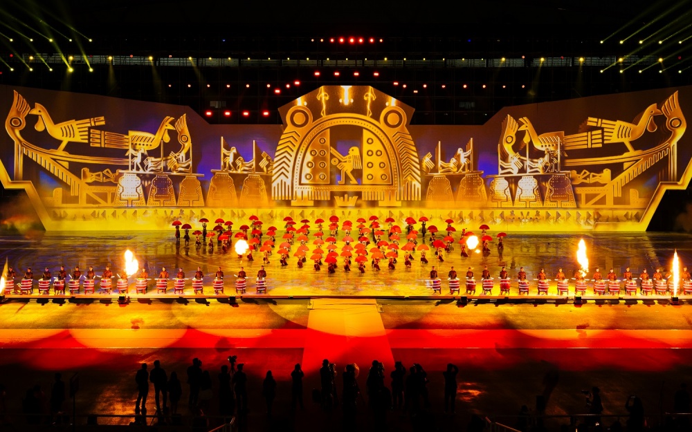 Những giá trị văn hóa dân tộc được khắc họa và thể hiện rõ nét qua những màn trình diễn nghệ thuật tại Ngày hội văn hóa SHB và T&T Group