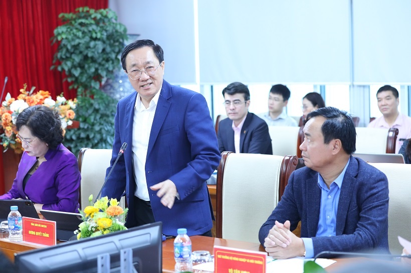 Tổng Giám đốc NHCSXH Dương Quyết Thắng báo cáo kết quả hoạt động của NHCSXH trong thời gian qua