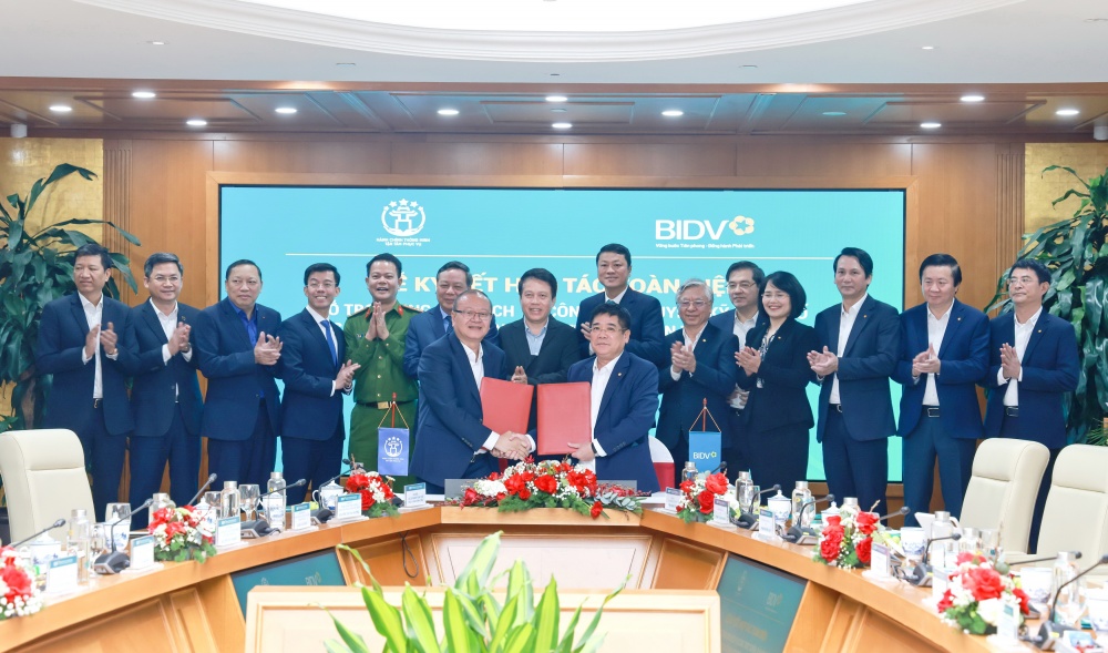Lãnh đạo BIDV Chi nhánh Hà Đông và Trung tâm PVHCC TP. Hà Nội ký kết Thỏa thuận hợp tác cung ứng dịch vụ thanh toán