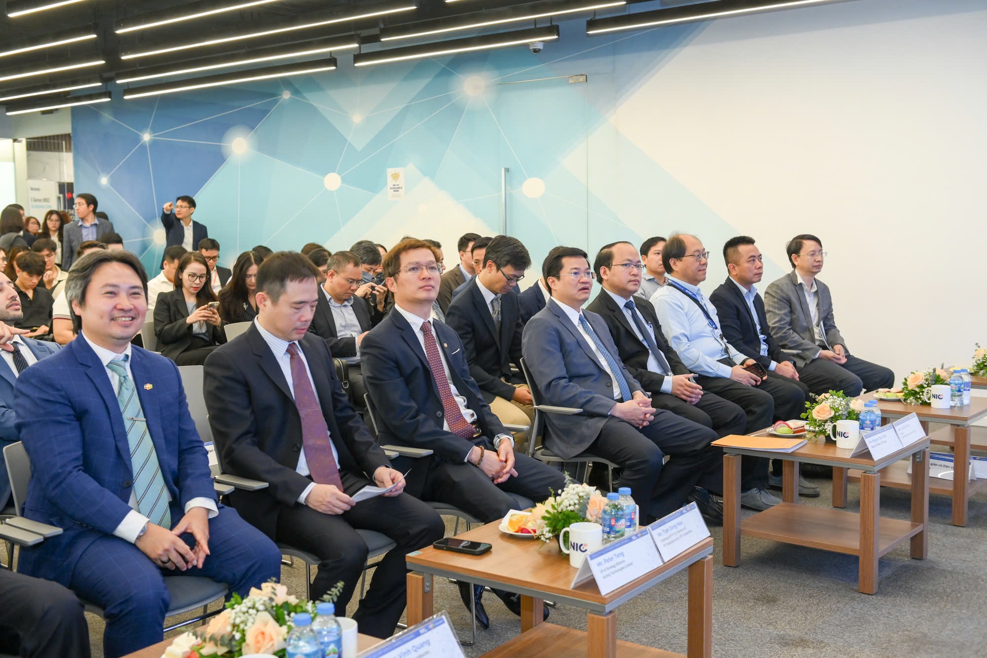 Khai trương Trung tâm ươm tạo và phát triển bán dẫn