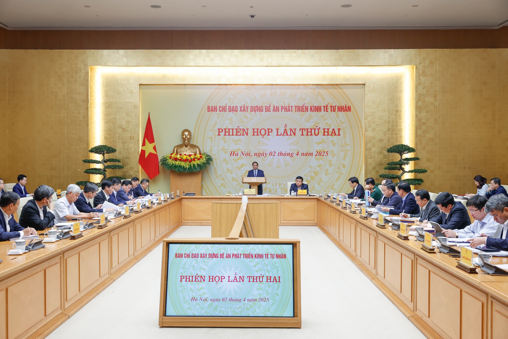 Thủ tướng Phạm Minh Chính chủ trì phiên họp lần thứ hai của Ban Chỉ đạo xây dựng Đề án phát triển kinh tế tư nhân - Ảnh: VGP/Nhật Bắc Thủ tướng Phạm Minh Chính chủ trì phiên họp lần thứ hai của Ban Chỉ đạo xây dựng Đề án phát triển kinh tế tư nhân - Ảnh: VGP/Nhật Bắc