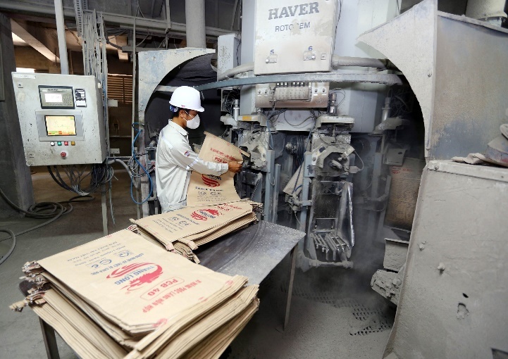 Không chỉ đối mặt với tình trạng dư cung trong nước, ngành xi măng Việt Nam còn đang gặp nhiều khó khăn trong xuất khẩu 