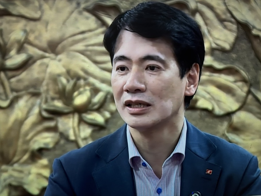 Ông Tạ Hoàng Linh