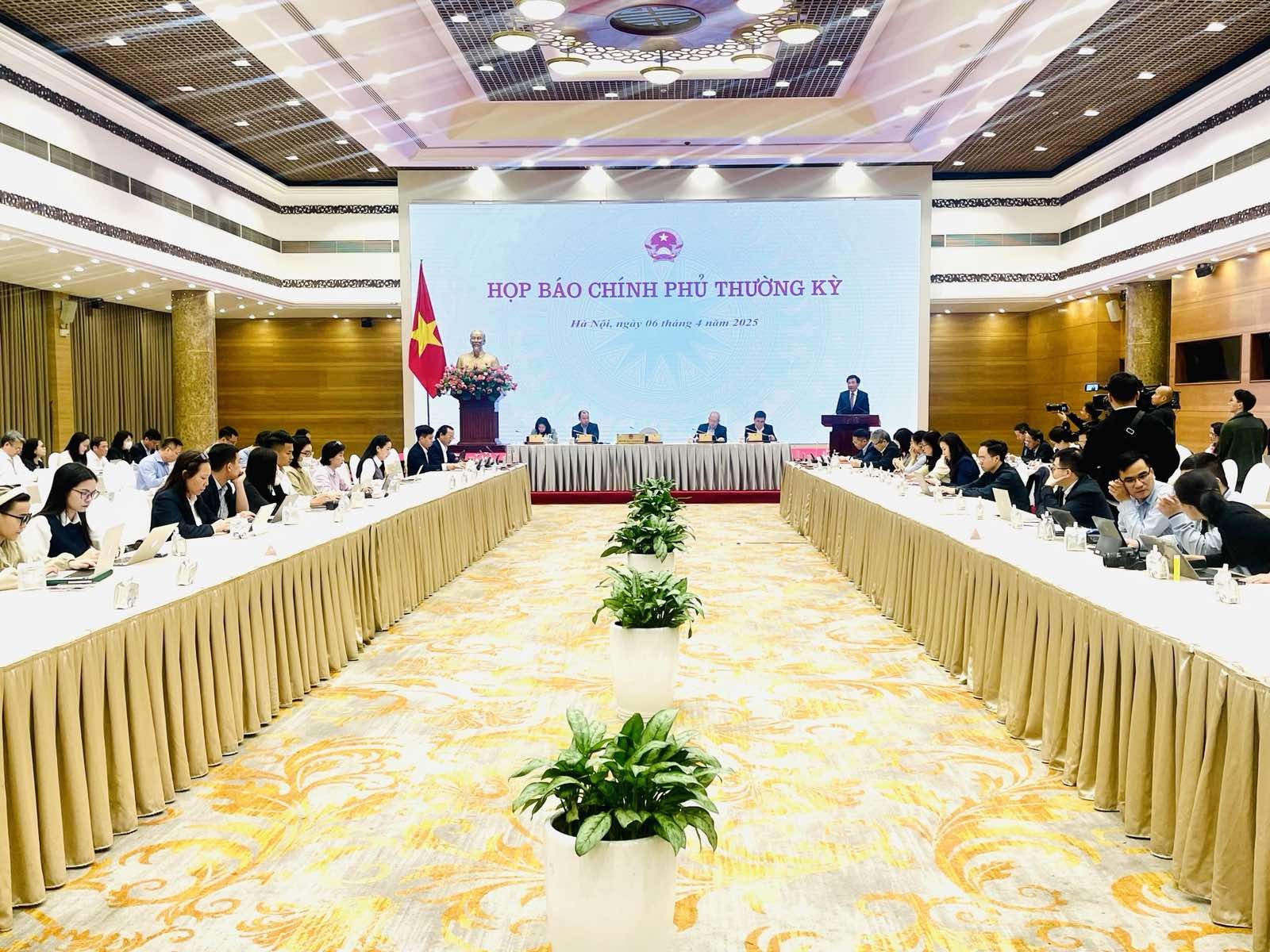 Buổi họp báo Chính phủ thường kỳ tháng 3/2025 diễn ra chiều 6/4 tại Hà Nội - Ảnh: VGP/Quang Thương Buổi họp báo Chính phủ thường kỳ tháng 3/2025 diễn ra chiều 6/4 tại Hà Nội - Ảnh: VGP/Quang Thương