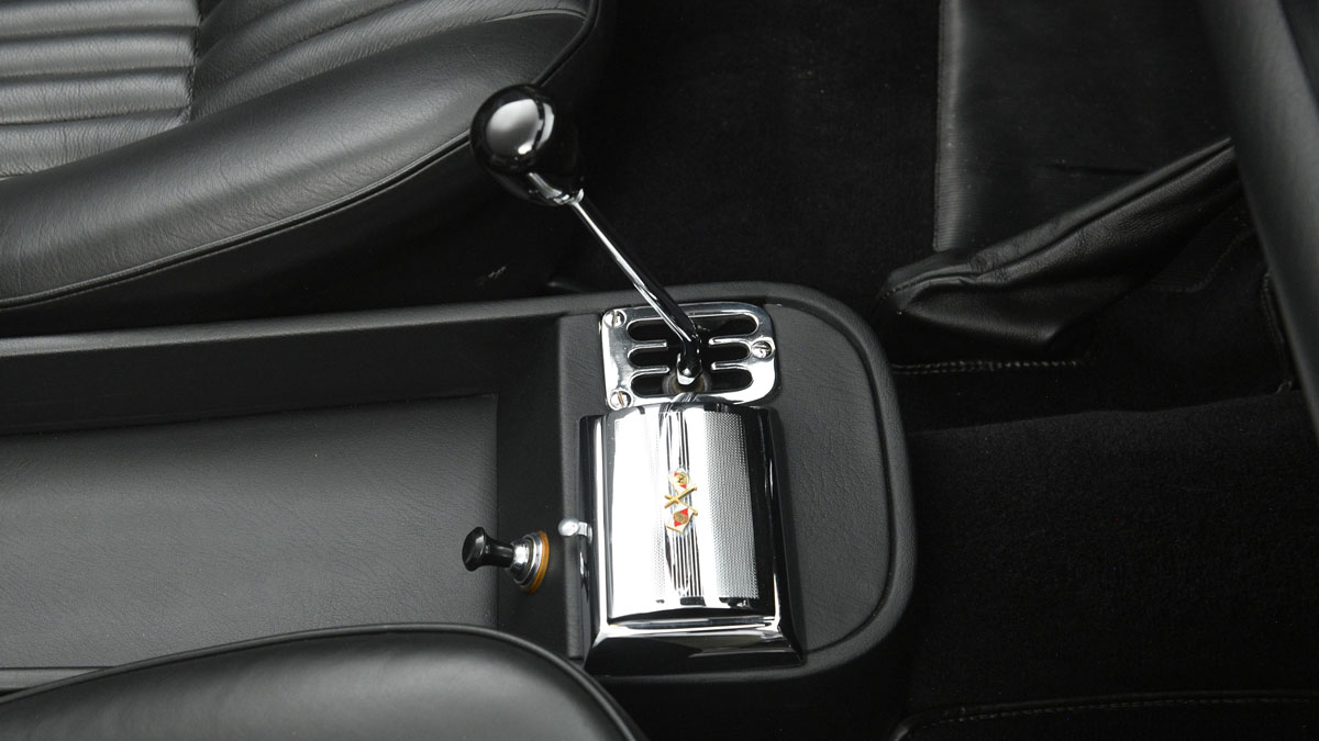 Cấu hình hệ thống truyền động bao gồm hộp số sàn năm cấp