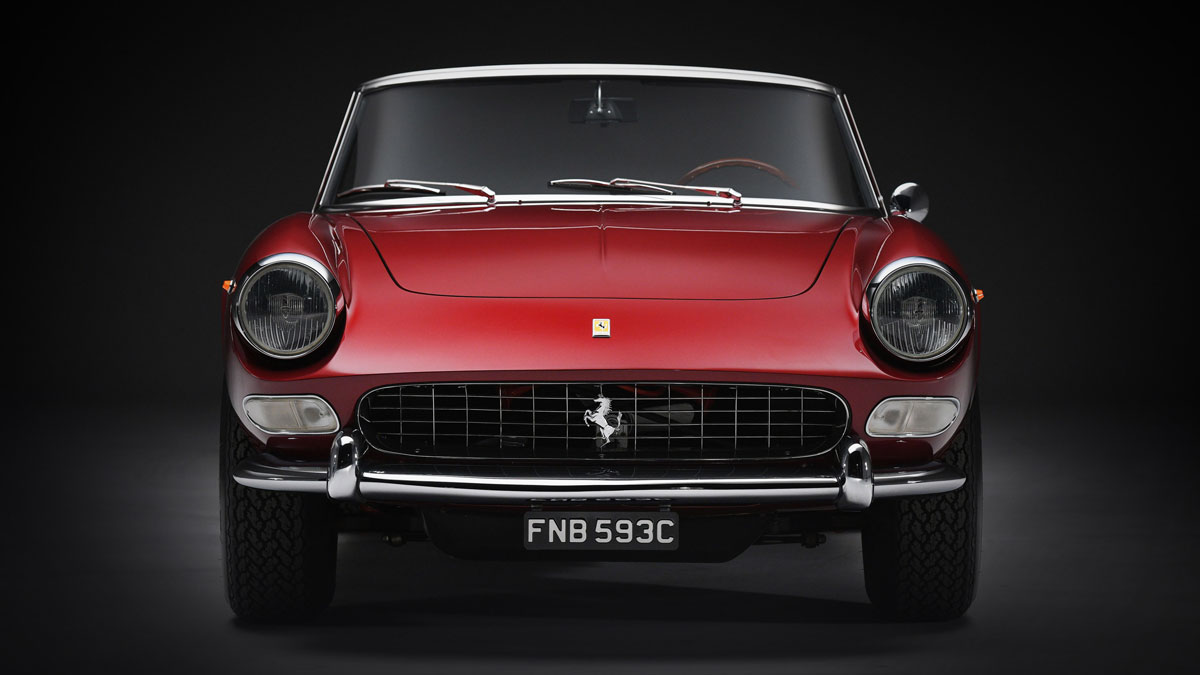 Mẫu xe chuẩn bị được đưa ra đấu giá tại Broad Arrow, khung gầm số 07305, được thiết kế với tông màu nguyên bản Rosso Rubino Chiaro ở bên ngoài, kết hợp với da Nero Franzi ở bên trong.