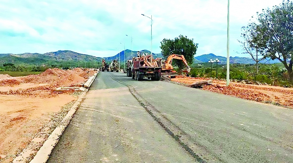 Năm 2025, Kon Tum quyết liệt triển khai công tác đầu tư công để thúc đẩy phát triển kinh tế - xã hội địa phương Năm 2025, Kon Tum quyết liệt triển khai công tác đầu tư công để thúc đẩy phát triển kinh tế - xã hội địa phương