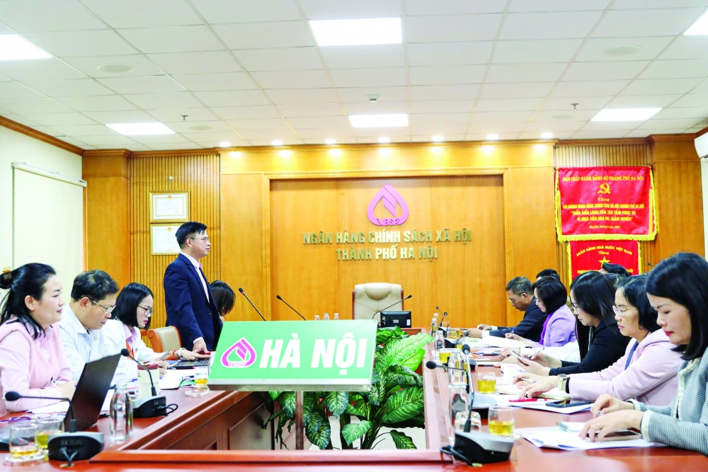 Ông Đặng Đức Hạnh phát biểu tại hội nghị giao ban giữa NHCSXH TP. Hà Nội với các Hội đoàn thể nhận ủy thác năm 2024