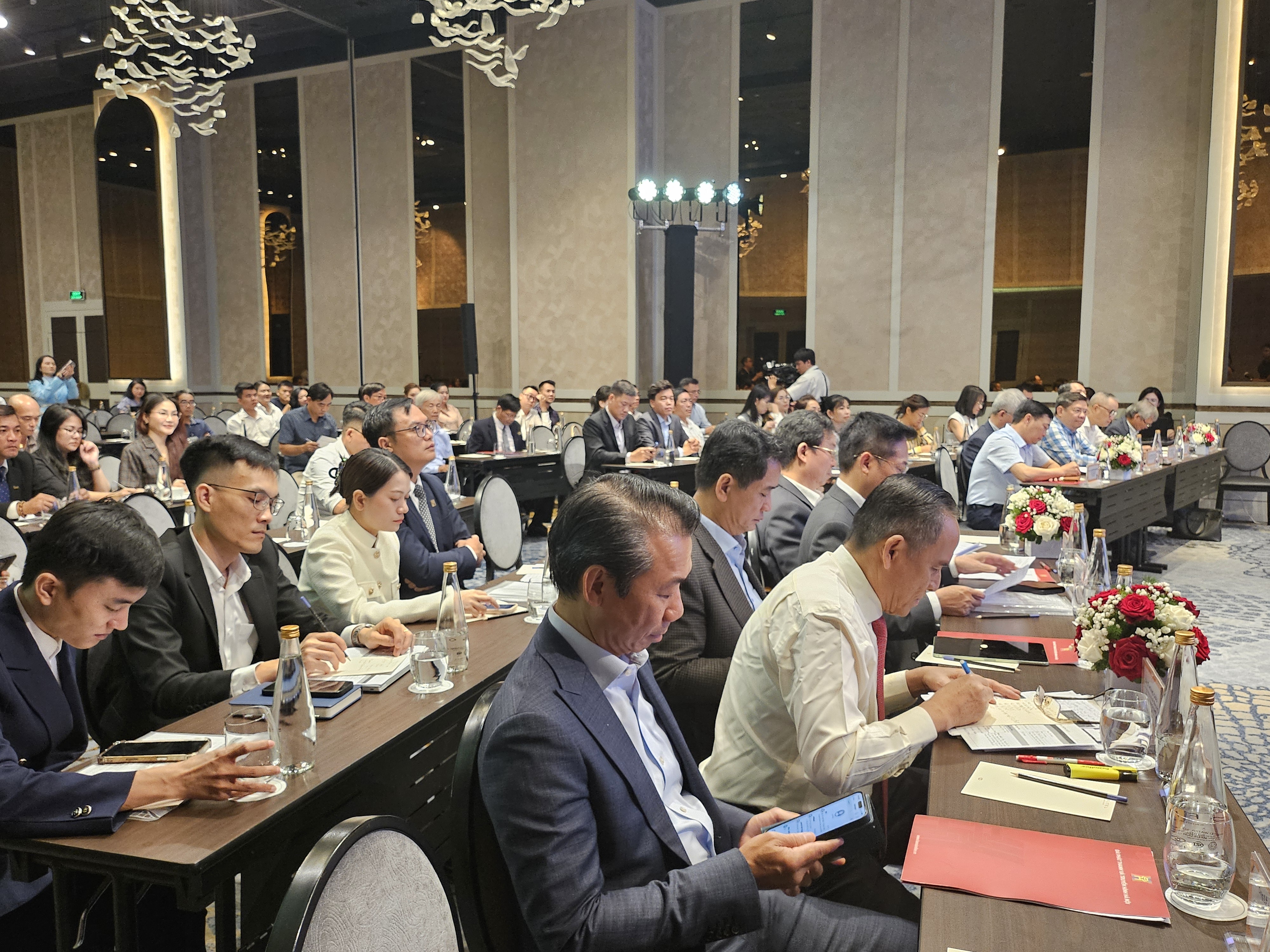 Các chuyên gia phân tích về các giải pháp gỡ vướng, khơi thông dòng vốn cho thị trường bất động sản