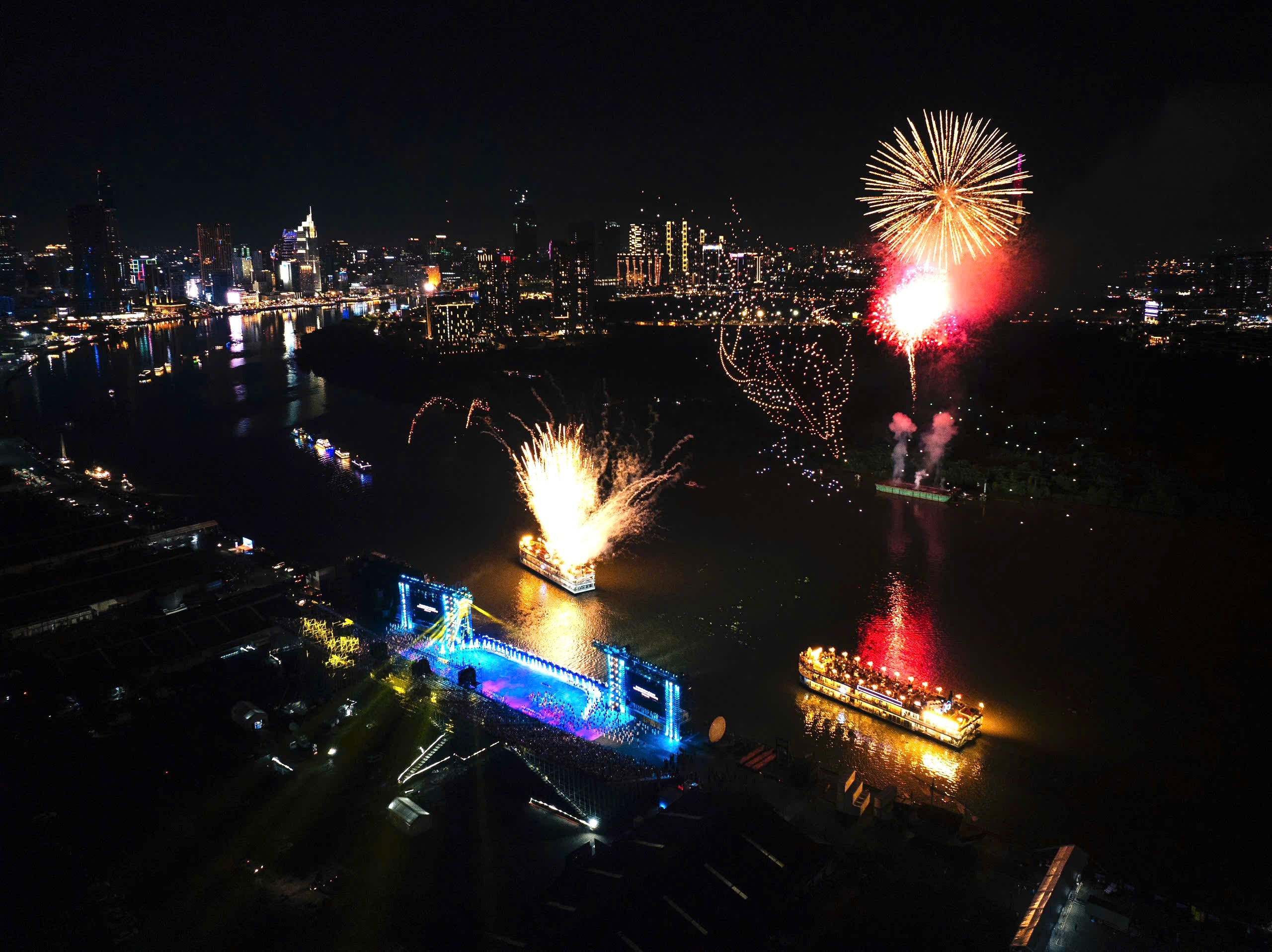 TP. Hồ Chí Minh gấp rút chuẩn bị cho đại lễ 30/4 với màn bắn pháo hoa hai đêm