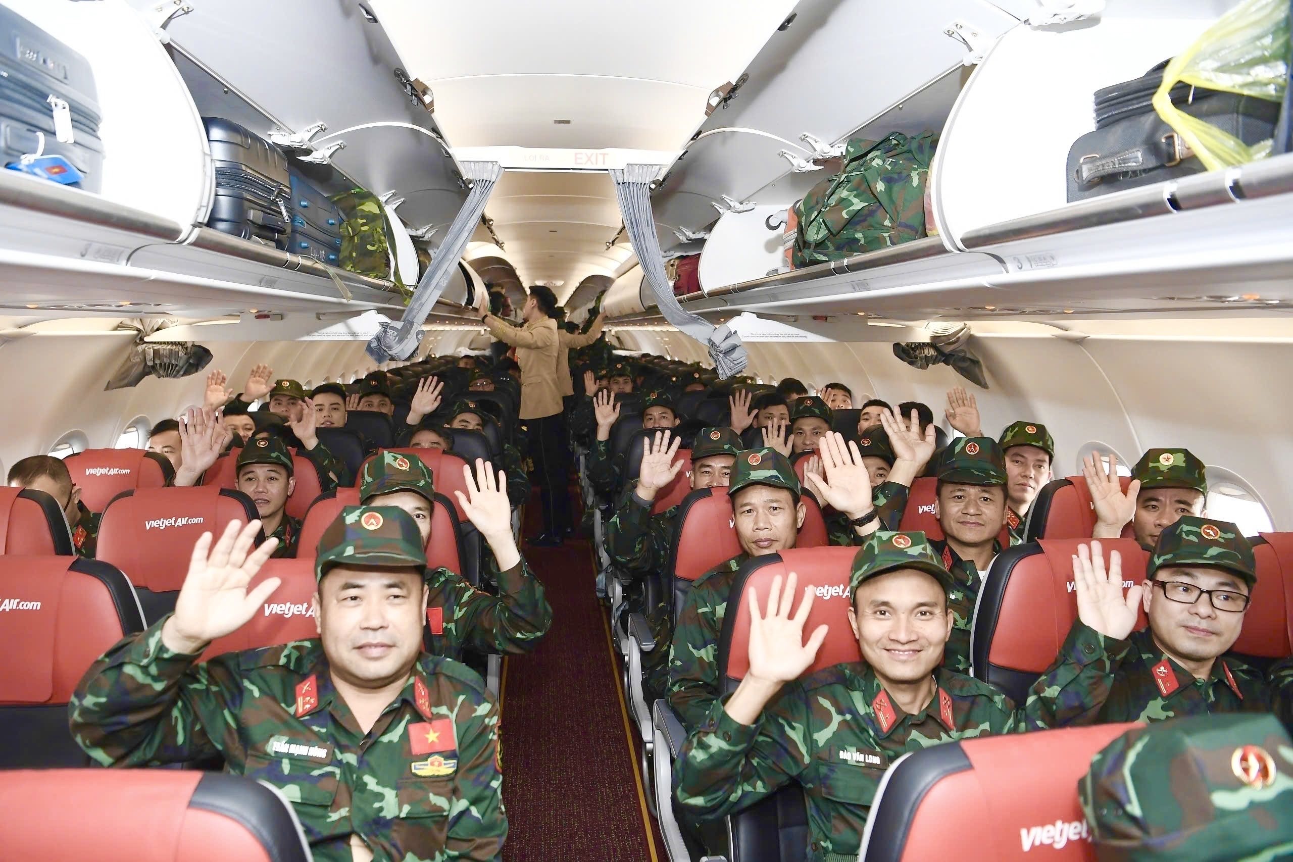 Hai chuyến bay đặc biệt của Vietjet đã vận chuyển thành công đoàn công tác của Bộ Công an và Bộ Quốc phòng cùng hơn 60 tấn hàng cứu trợ tới thành phố Yangon, Myanmar