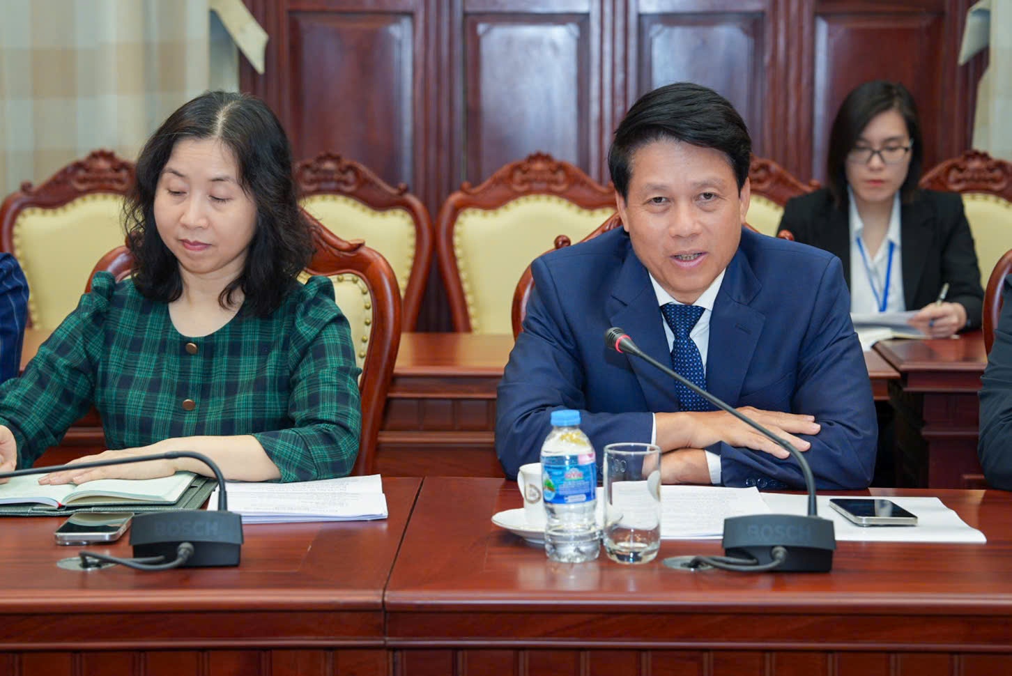 Phó Thống đốc Phạm Tiến Dũng làm việc với đại diện Deutsche Bank