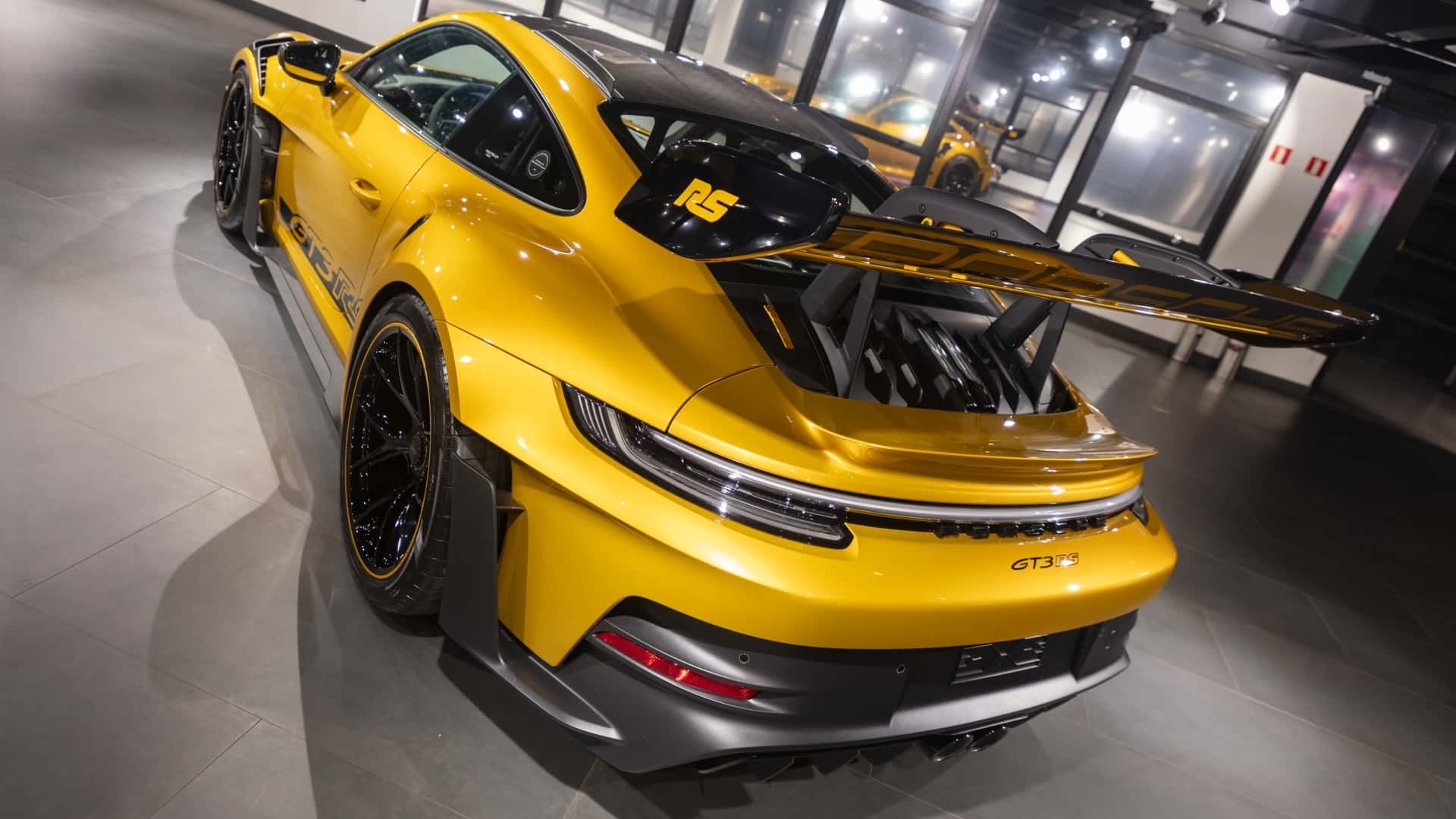 Mất 2 năm để hoàn thiện Porsche 911 GT3 RS với gói độ Sonderwunsch hiếm có
