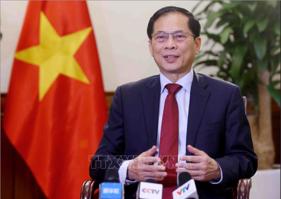 Phó Thủ tướng, Bộ trưởng Ngoại giao Bùi Thanh Sơn trả lời phỏng vấn báo chí trong nước và quốc tế về các hoạt động đối ngoại sắp tới. Ảnh: Phạm Kiên/TTXVN