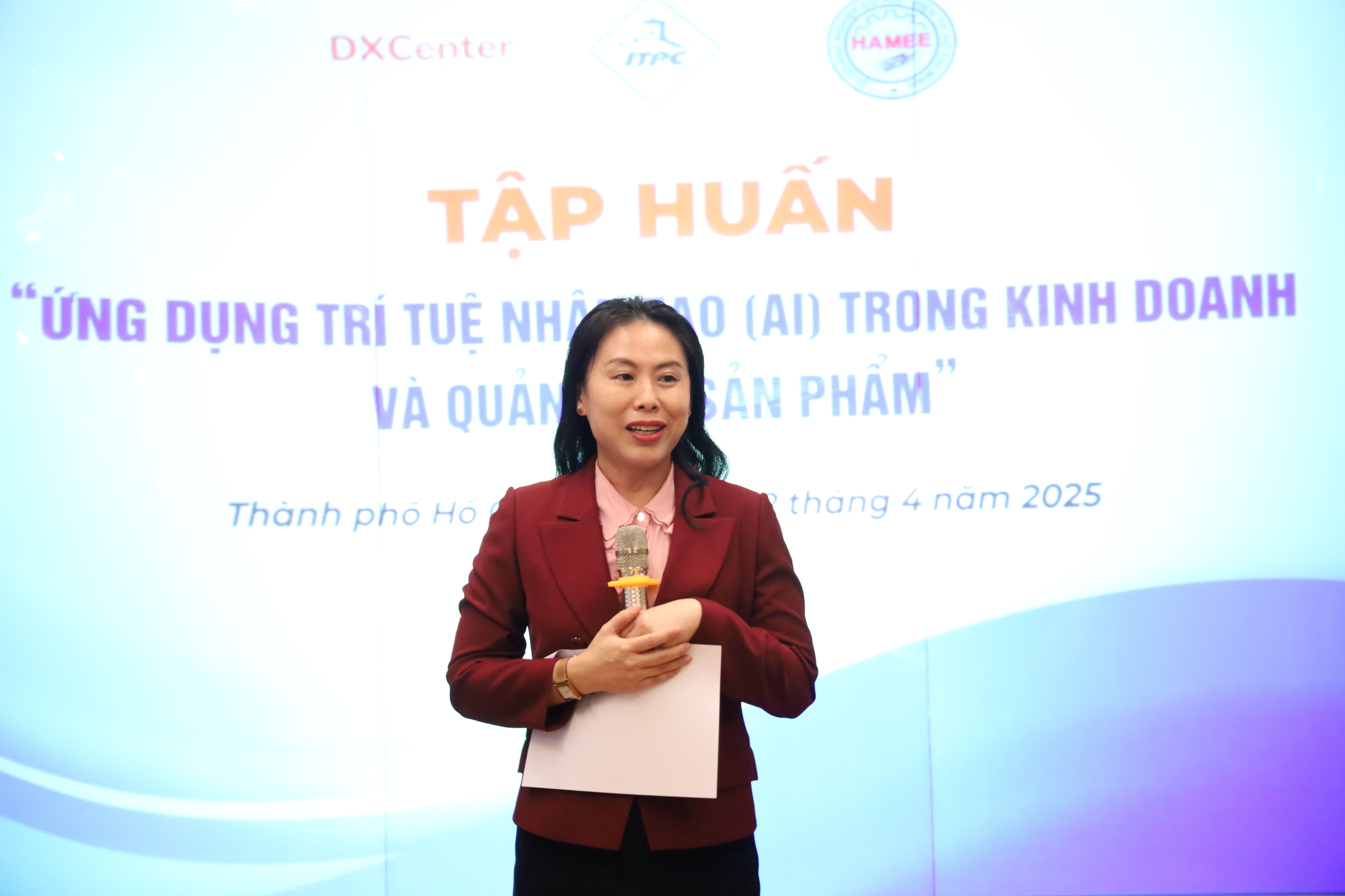 Bà Hồ Thị Quyên, Phó Giám đốc ITPC, cho biết trong bối cảnh công nghệ số đang phát triển mạnh mẽ và không ngừng đổi mới, trí tuệ nhân tạo (AI) được xem là một nhân tố quan trọng góp phần thay đổi cách thức vận hành của nhiều doanh nghiệp hiện nay