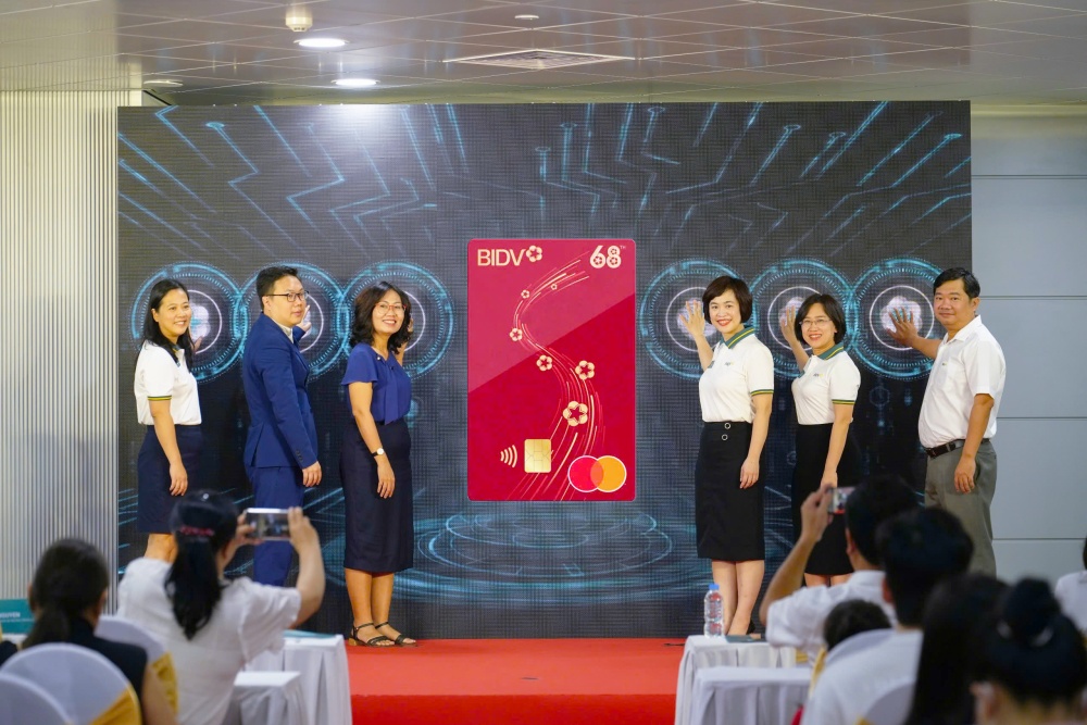 Đại diện Lãnh đạo BIDV, Mastercard và Metro kickoff ra mắt chiến dịch và bộ thẻ BIDV 68 Đại diện Lãnh đạo BIDV, Mastercard và Metro kickoff ra mắt chiến dịch và bộ thẻ BIDV 68