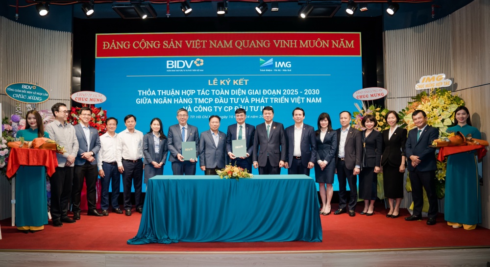 Đại diện BIDV và IMG ký kết Thỏa thuận hợp tác toàn diện